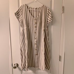 Lightweight maternity dress